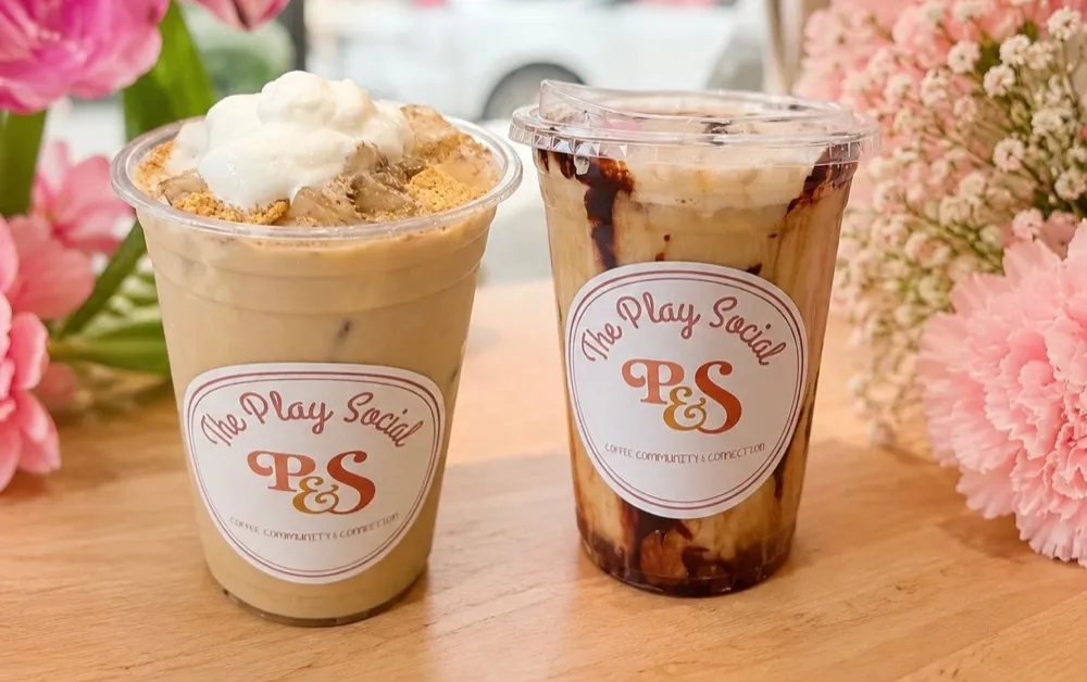 Iced coffee and café drinks topped with cream